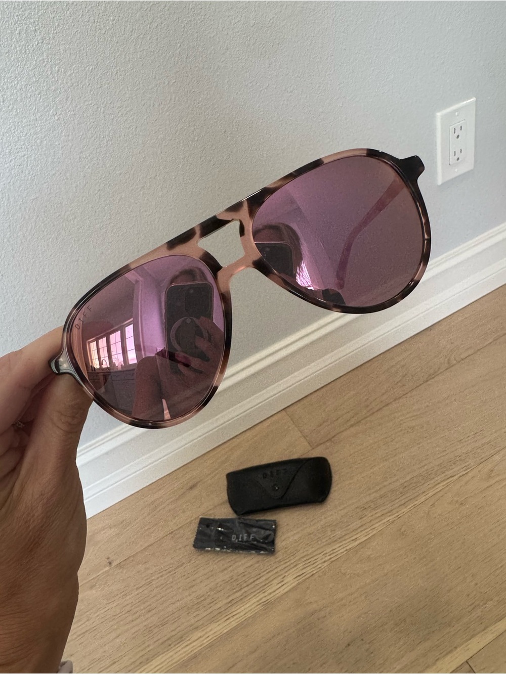 DIFF Tosca II Aviator Sunglasses - Picture 4 of 4